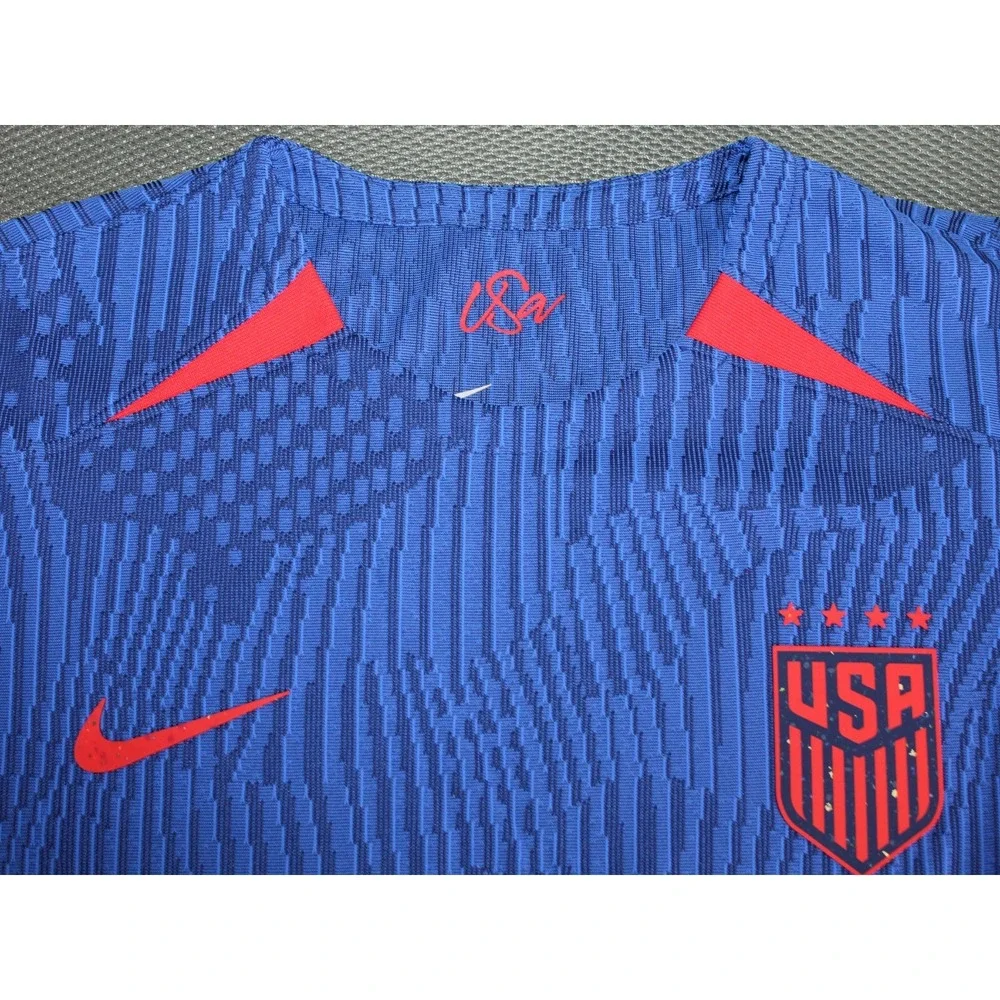 Nike excellent listed